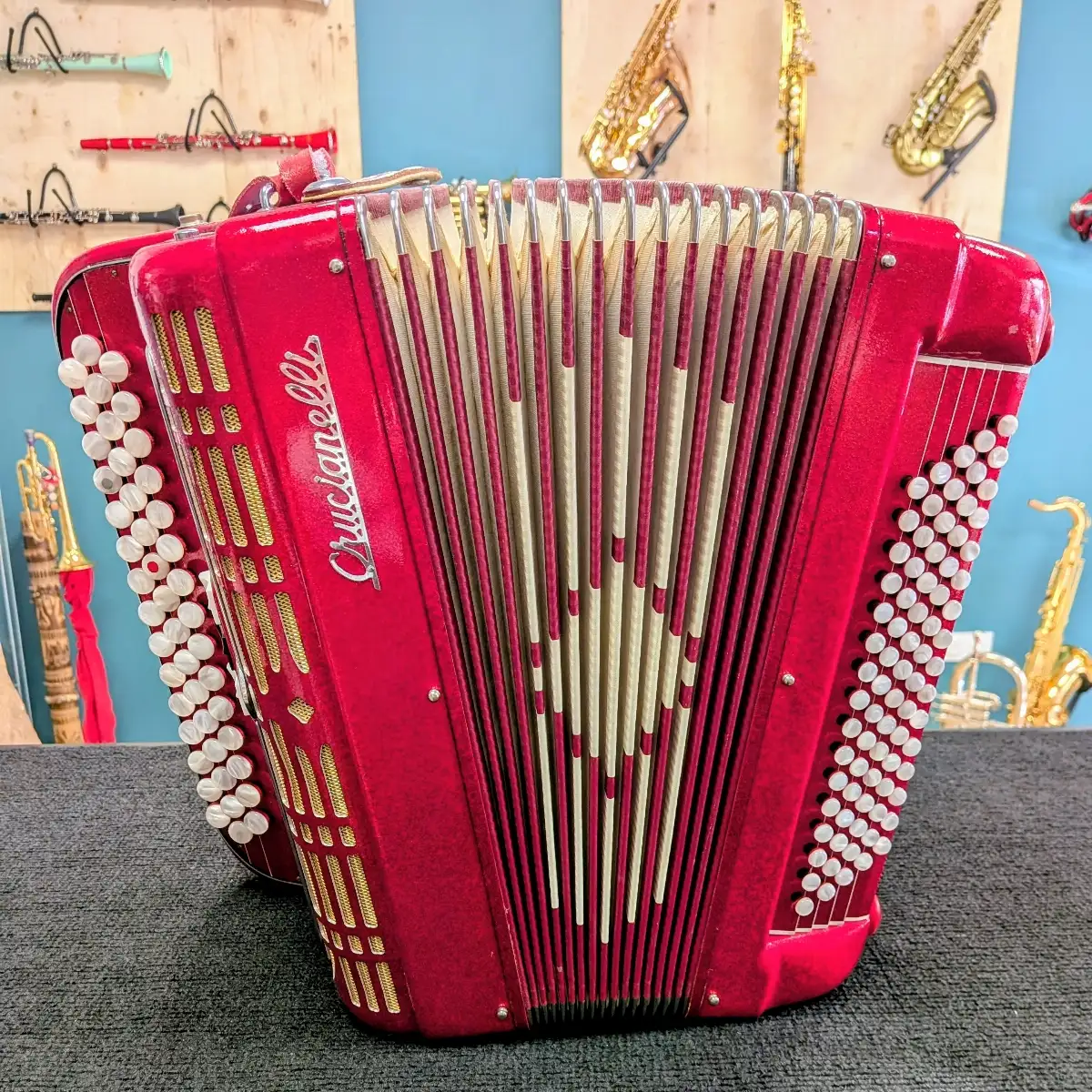 Accordéon Crucianelli rouge
